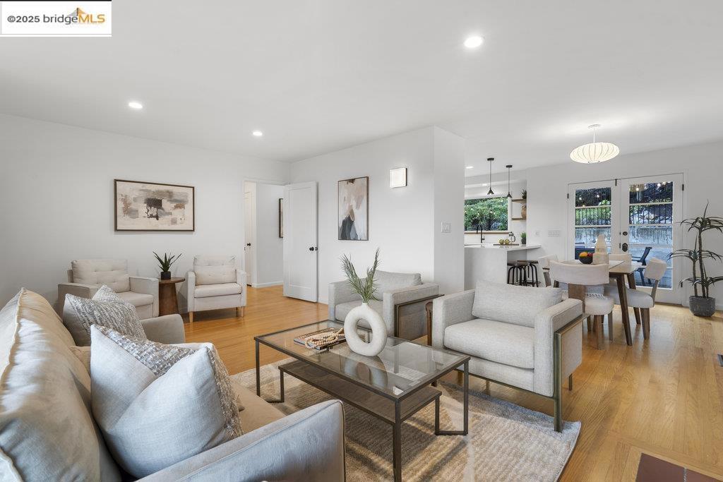 MIRA VISTA HIGHL - Residential