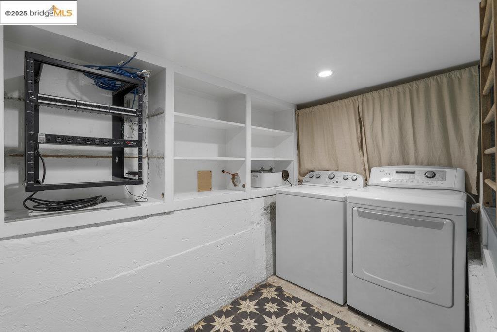 MIRA VISTA HIGHL - Residential