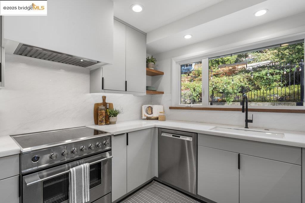 MIRA VISTA HIGHL - Residential