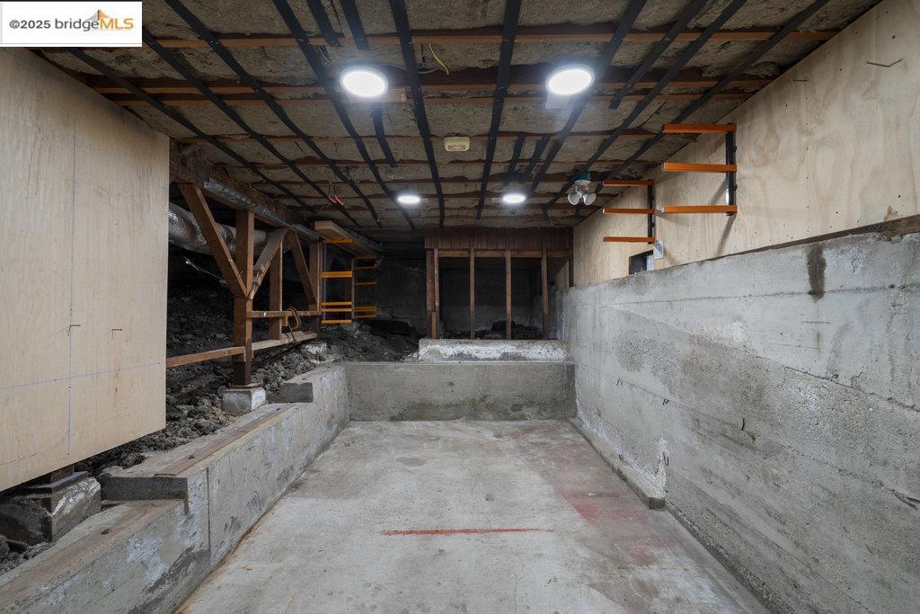 MIRA VISTA HIGHL - Residential