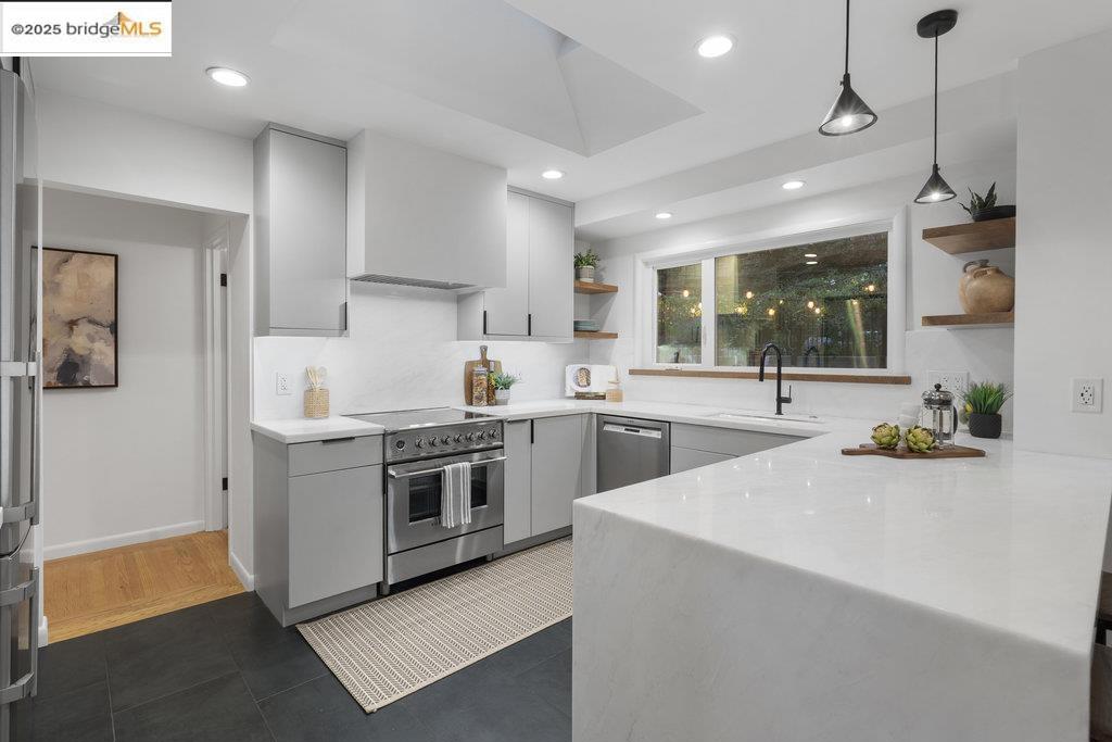 MIRA VISTA HIGHL - Residential