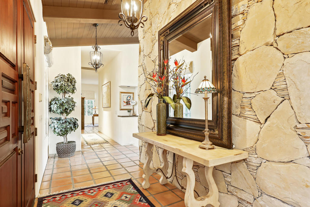 77175 Avenida Arteaga
