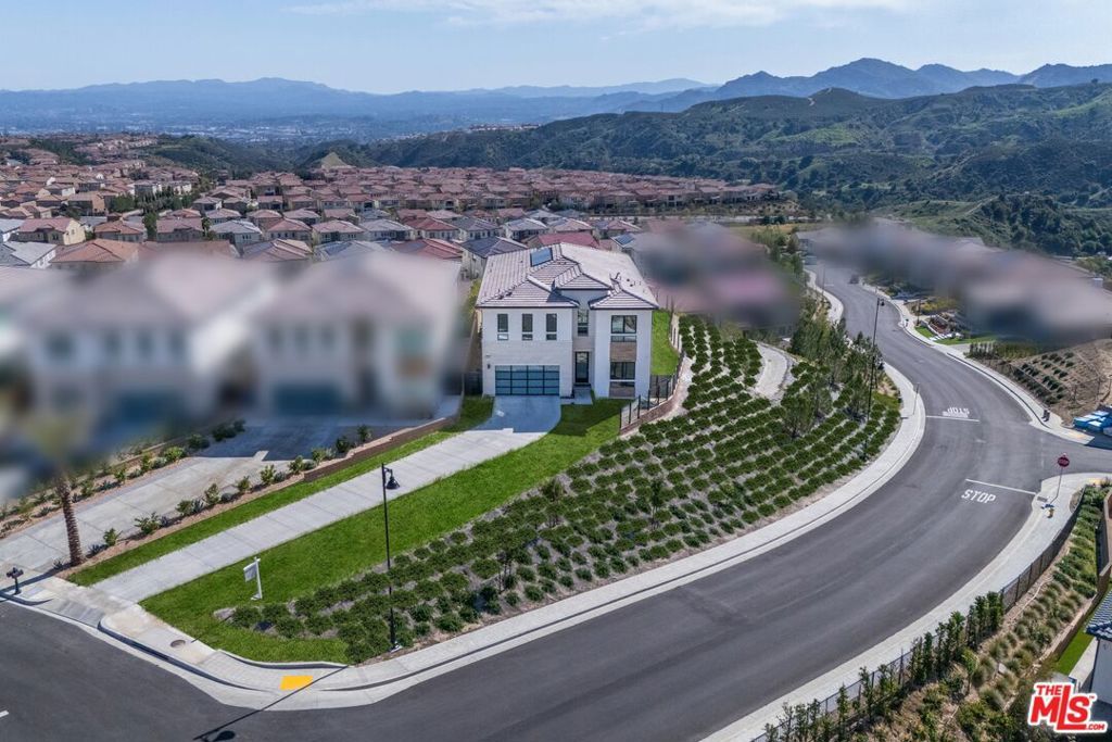Photo of 20668 W Hummingbird Court, Porter Ranch, CA 91326 (MLS # 25599511)