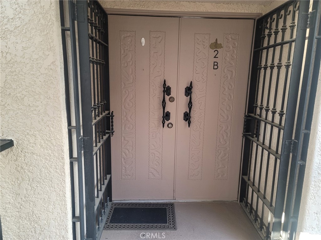 SENIOR COMMUNITY 55 + GATE GUARDED 24 HOURS A DAY-A LARGE ONE BEDROOM APT ON SECOND FLOOR WITH LOCAL VIEWS-EXTRA LARGE LIVING ROOM WITH WET BAR-REFRIGERATOR-MICROWAVE-RANGE-DISHWASHER-SUBTERRANEAN GARAGE WITH TWO STORAGE COMPARTMENTS-AVAILABLE LONG TERM-ELEVATOR