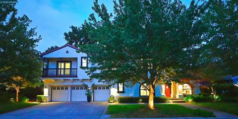 Photo of 1239 Sunrise Ridge Dr, Lafayette, CA 94549 (MLS # 41125393)