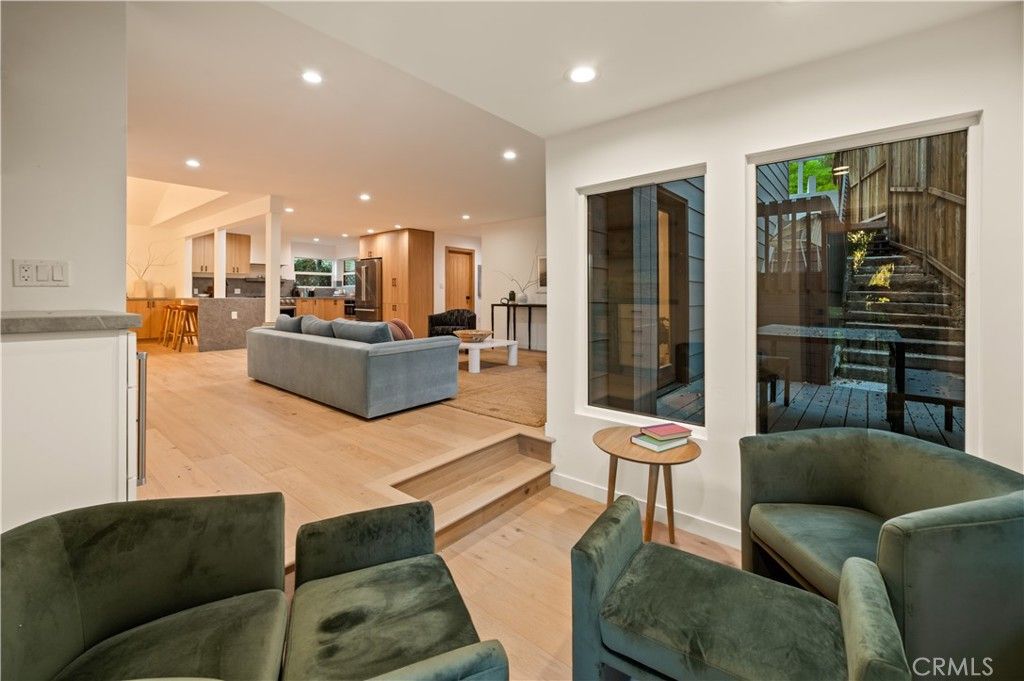 Photo of 3947 Sumac Drive, Sherman Oaks, CA 91403 (MLS # SR26007798)