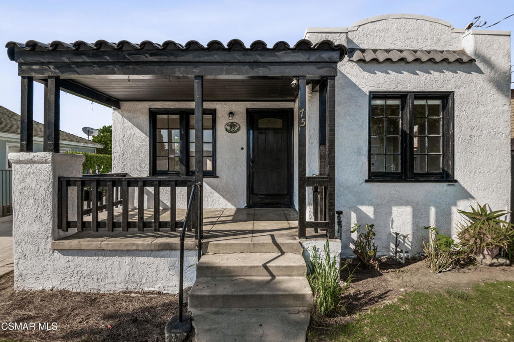 Two bedroom, one bathroom rental unit in Ventura. Living room and kitchen with eat-in area. Inside laundry area. Single car garage. Small front yard. Newer paint and flooring.
