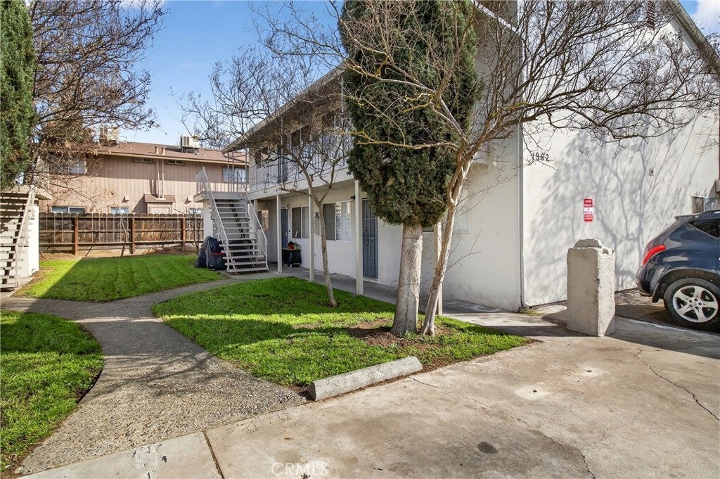1962 1976 Edwards Avenue