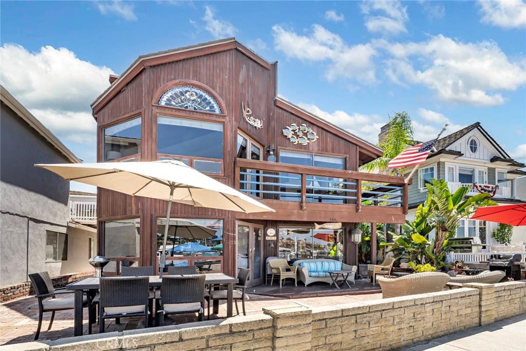 Photo of 805 N Bay Front, Newport Beach, CA 92662 (MLS # PW26136839)