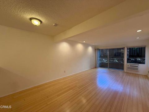 Photo of 4208 Russell Avenue #4, Los Angeles, CA 90027 (MLS # P1-25385)