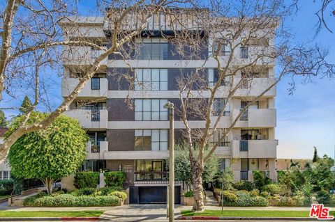 Photo of 150 N Almont Drive #203, Beverly Hills, CA 90211 (MLS # 26650145)