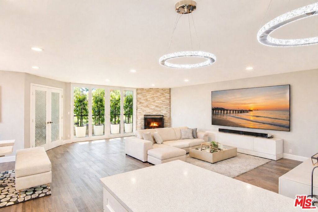 Photo of 150 N Almont Drive #203, Beverly Hills, CA 90211 (MLS # 26650145)