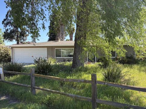 Photo of 17951 Los Felice Drive, Saratoga, CA 95070 (MLS # ML82040053)