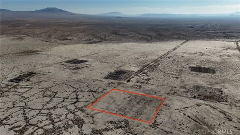 Photo of 738 Lincoln (NEAR) Road, Lucerne Valley, CA 92356 (MLS # HD25230110)