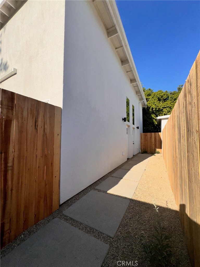 BEAUTIFUL NEW CONSTRUCTION! 2 bedroom, 2 bath ADU in North Hollywood! This two-story unit features 15ft vaulted ceilings, a skylight, smooth cement flooring on the first level and Oak hardwood flooring on the staircase and second floor, recessed lighting throughout, modern amenities, including a washer/dryer, brand new appliances, and is entirely solar-powered for energy efficiency. Enjoy your private entrance and private patio. Perfectly situated near shopping, dining, and public transit. Available now for viewing and immediate move in.