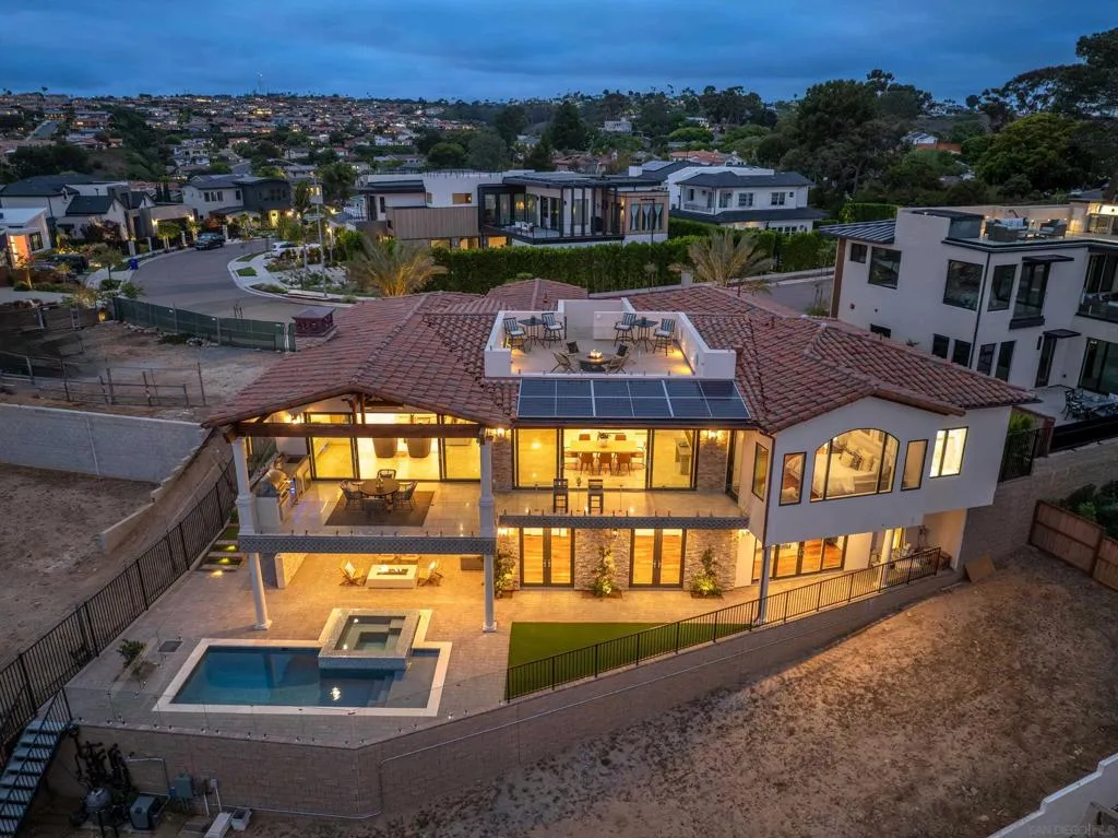 San Diego, California 92109, United States, 4 Bedrooms Bedrooms, ,4 BathroomsBathrooms,Residential,Active,178680