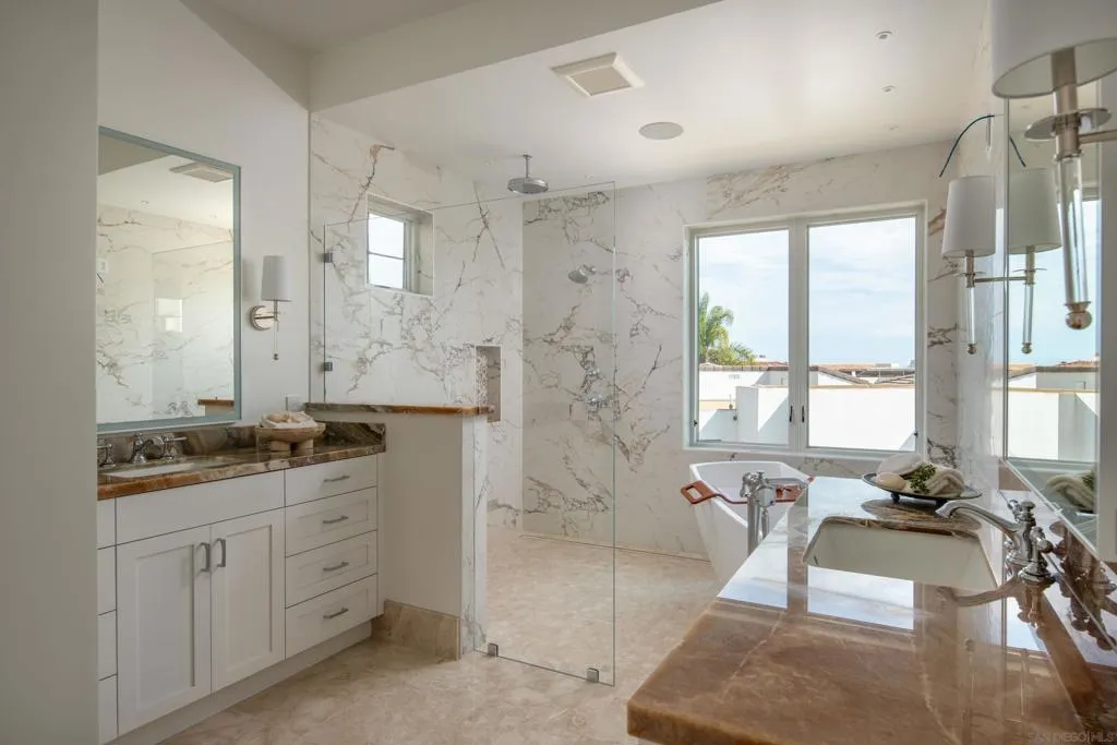 San Diego, California 92109, United States, 4 Bedrooms Bedrooms, ,4 BathroomsBathrooms,Residential,Active,178680