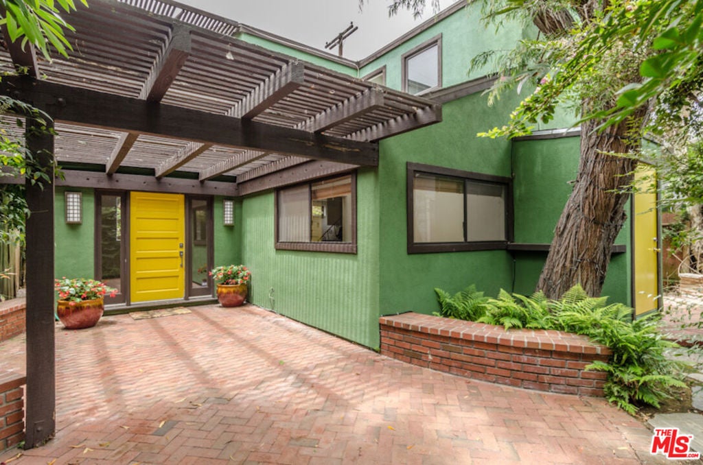 805 Crestmoore Place