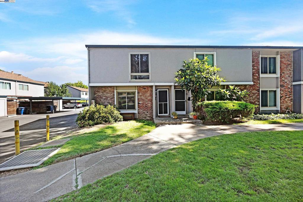 A beautiful end unit featuring 3 bedrooms 1.5 baths with 1240 living sqft close to the pool area! This condo has easy access to freeways and shopping centers. This unit has been upgraded extensively with new floors, new kitchen cabinets, gorgeous counter tops, and updated fireplace. A must see! Low HOA that trash, water, sewer, common area maintenance AS WELL AS exterior paint, exterior leakages, and roof replacements!