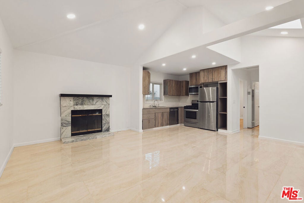 806 Navy Street