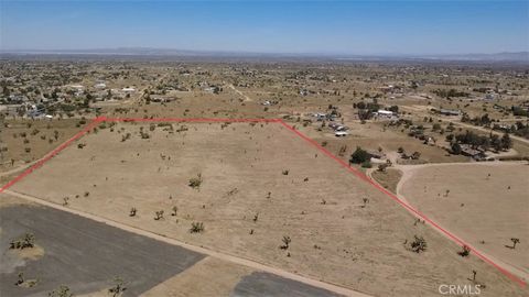 Photo of 6716 Phelan RD, Phelan, CA 92371 (MLS # IV26105098)