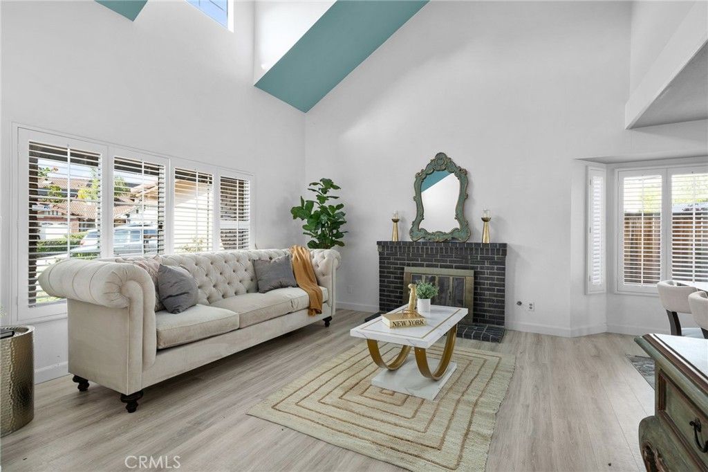 listing image 130728068094217221503