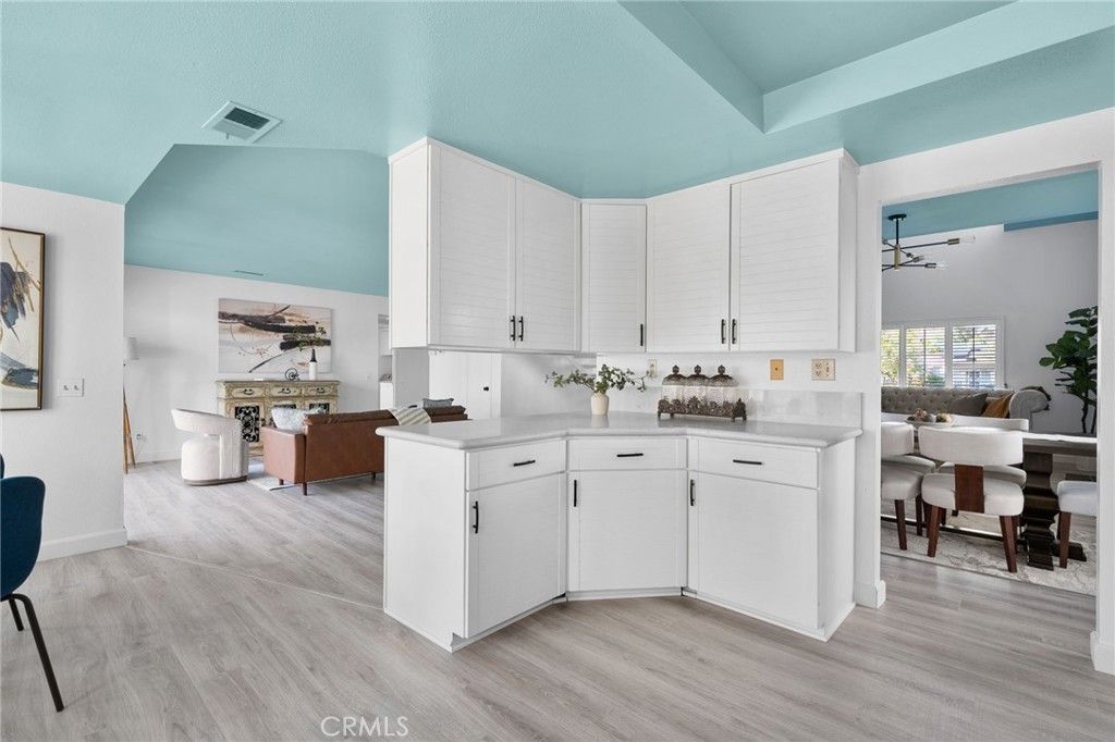 listing image 130723948181148338563