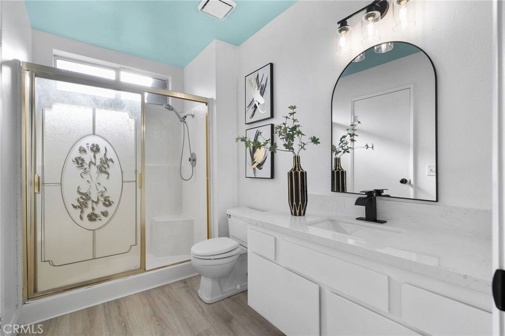 listing image 130727396825153781039