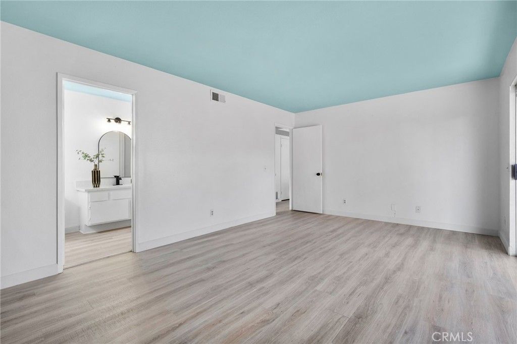 listing image 130722138192065640546