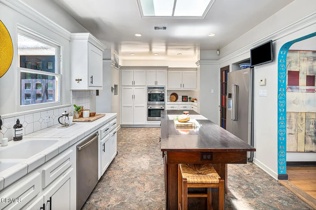 Glendale, California 91208, United States, 3 Bedrooms Bedrooms, ,4 BathroomsBathrooms,Residential,Active,130713