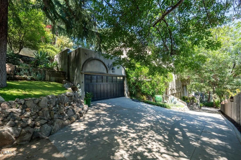 Glendale, California 91208, United States, 3 Bedrooms Bedrooms, ,4 BathroomsBathrooms,Residential,Active,130713