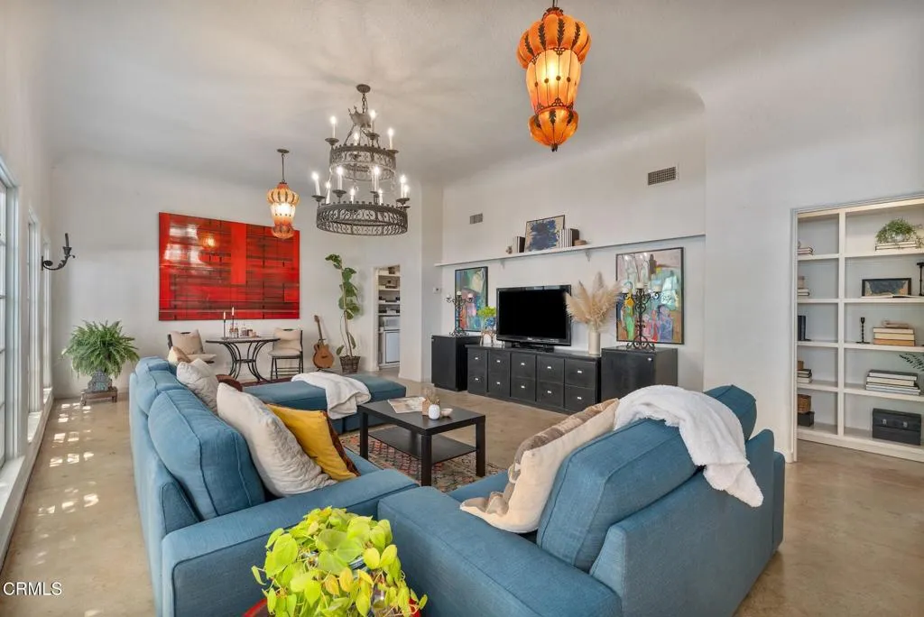 Glendale, California 91208, United States, 3 Bedrooms Bedrooms, ,4 BathroomsBathrooms,Residential,Active,130713