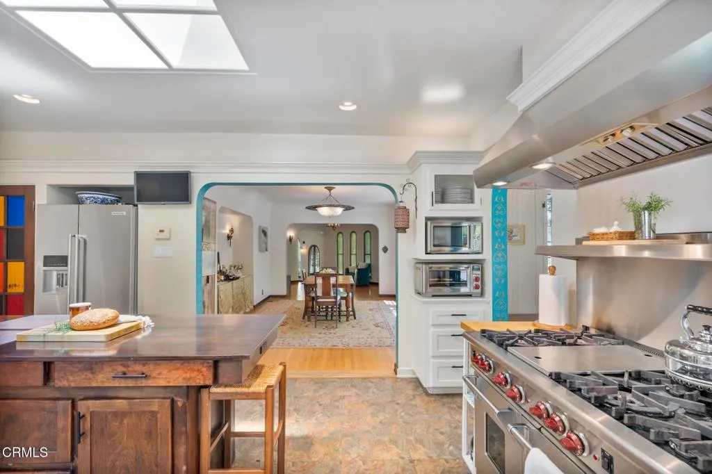 Glendale, California 91208, United States, 3 Bedrooms Bedrooms, ,4 BathroomsBathrooms,Residential,Active,130713