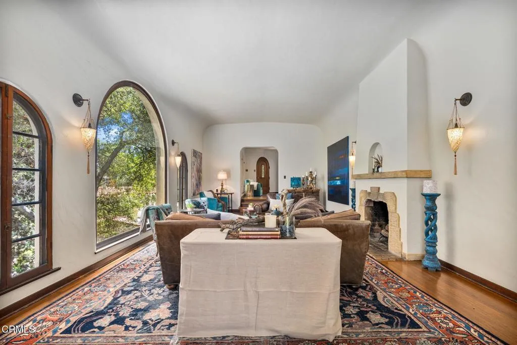 Glendale, California 91208, United States, 3 Bedrooms Bedrooms, ,4 BathroomsBathrooms,Residential,Active,130713