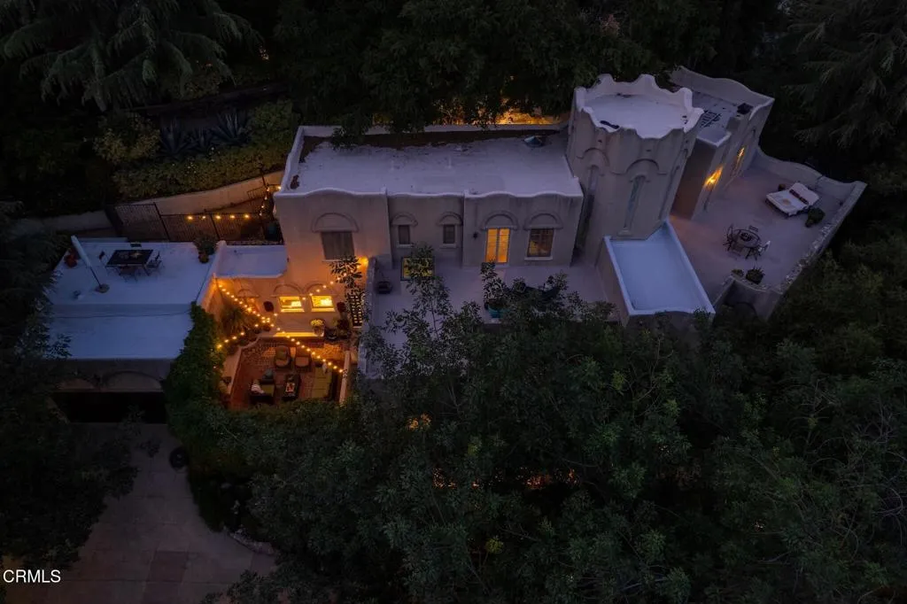 Glendale, California 91208, United States, 3 Bedrooms Bedrooms, ,4 BathroomsBathrooms,Residential,Active,130713