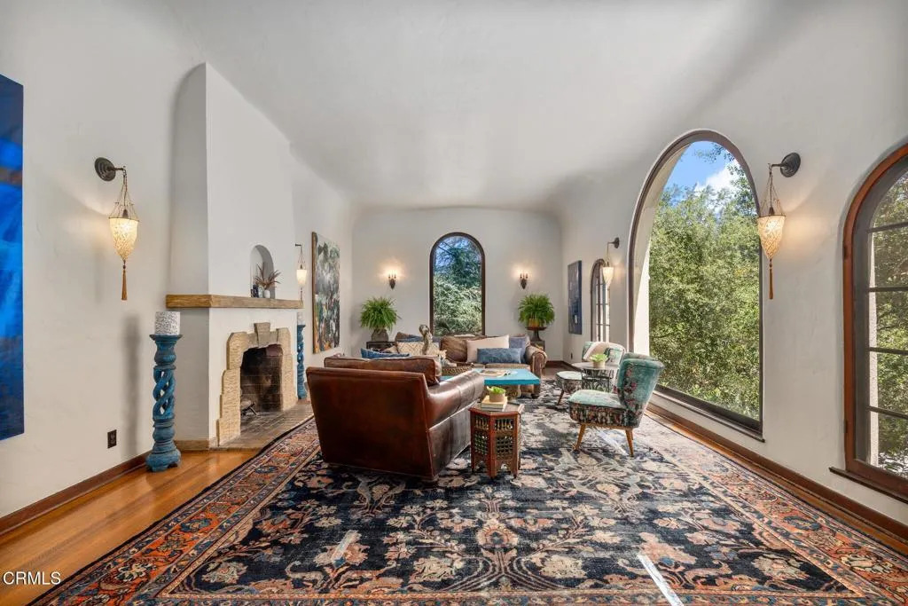 Glendale, California 91208, United States, 3 Bedrooms Bedrooms, ,4 BathroomsBathrooms,Residential,Active,130713