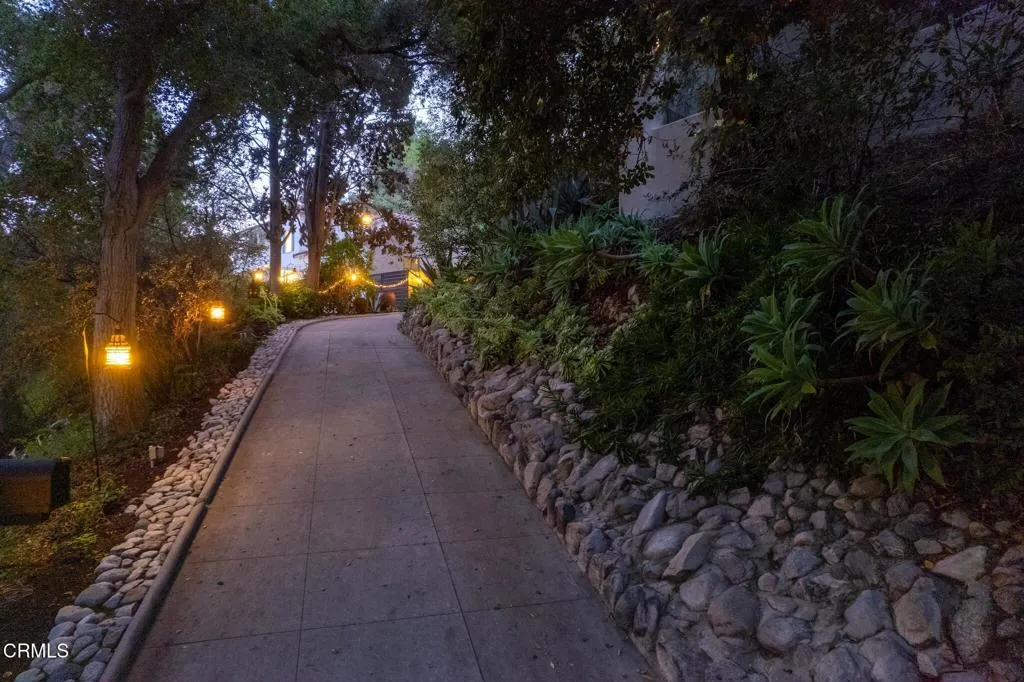 Glendale, California 91208, United States, 3 Bedrooms Bedrooms, ,4 BathroomsBathrooms,Residential,Active,130713