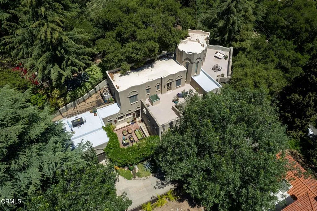 Glendale, California 91208, United States, 3 Bedrooms Bedrooms, ,4 BathroomsBathrooms,Residential,Active,130713