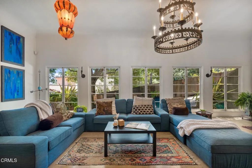 Glendale, California 91208, United States, 3 Bedrooms Bedrooms, ,4 BathroomsBathrooms,Residential,Active,130713