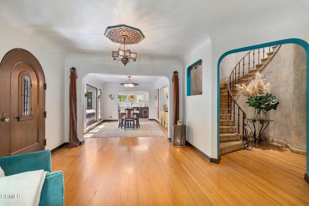 Glendale, California 91208, United States, 3 Bedrooms Bedrooms, ,4 BathroomsBathrooms,Residential,Active,130713