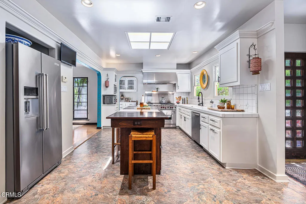 Glendale, California 91208, United States, 3 Bedrooms Bedrooms, ,4 BathroomsBathrooms,Residential,Active,130713