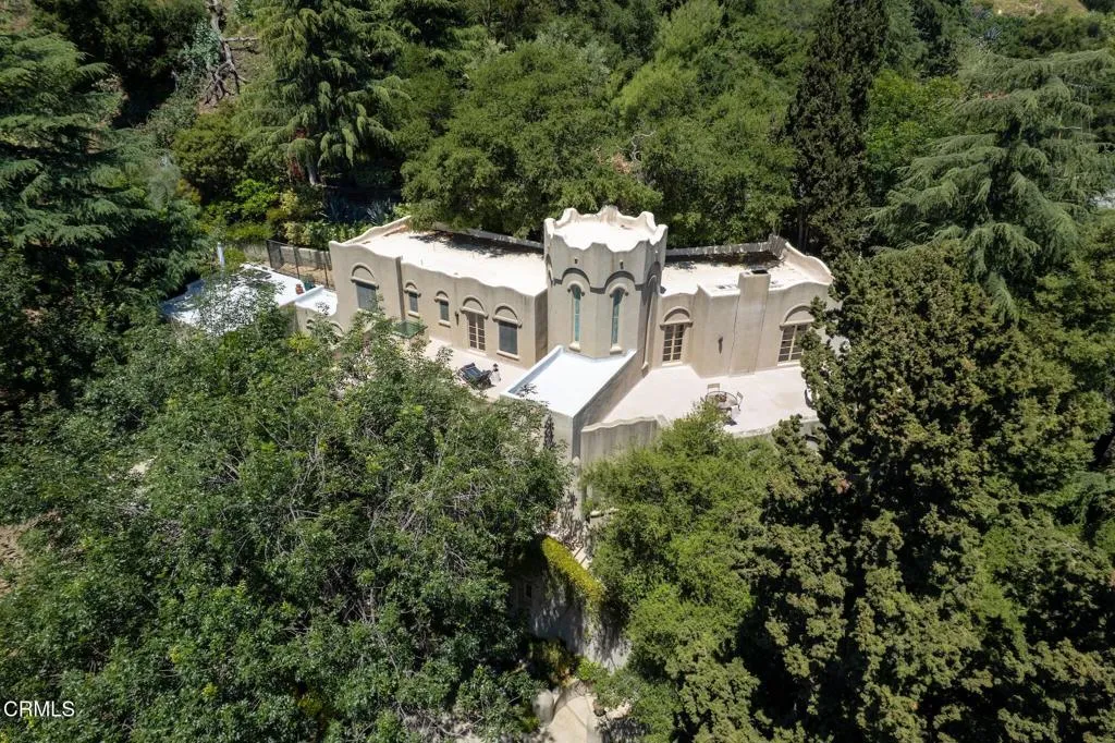 Glendale, California 91208, United States, 3 Bedrooms Bedrooms, ,4 BathroomsBathrooms,Residential,Active,130713