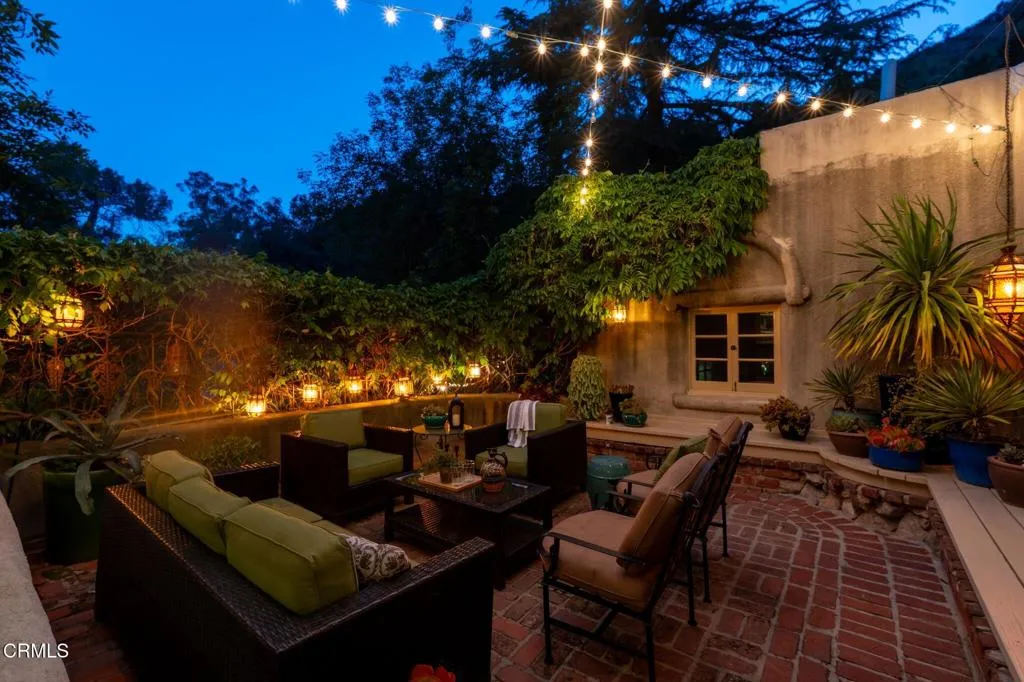 Glendale, California 91208, United States, 3 Bedrooms Bedrooms, ,4 BathroomsBathrooms,Residential,Active,130713