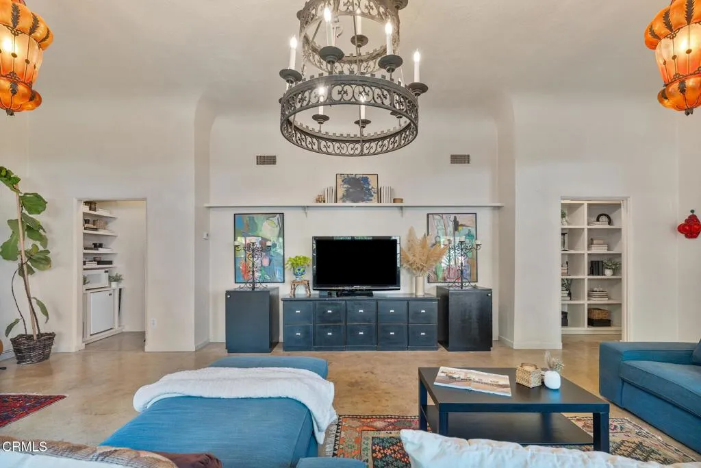 Glendale, California 91208, United States, 3 Bedrooms Bedrooms, ,4 BathroomsBathrooms,Residential,Active,130713