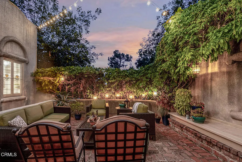 Glendale, California 91208, United States, 3 Bedrooms Bedrooms, ,4 BathroomsBathrooms,Residential,Active,130713