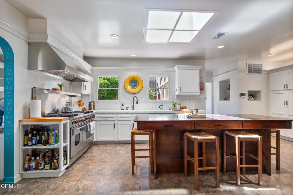 Glendale, California 91208, United States, 3 Bedrooms Bedrooms, ,4 BathroomsBathrooms,Residential,Active,130713