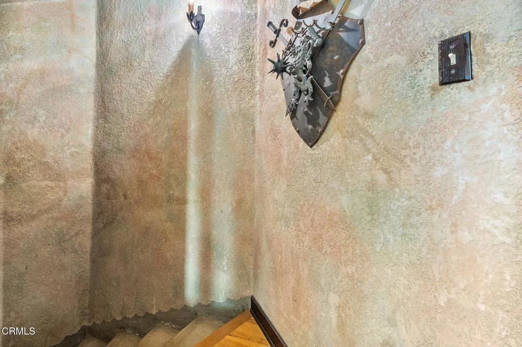 Glendale, California 91208, United States, 3 Bedrooms Bedrooms, ,4 BathroomsBathrooms,Residential,Active,130713