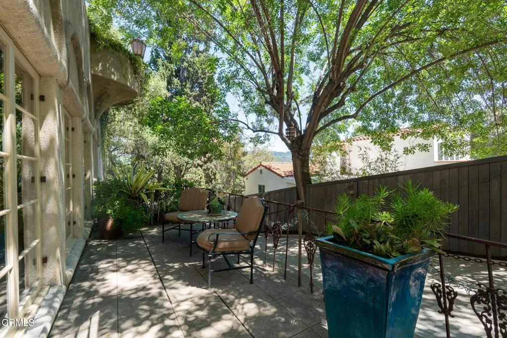 Glendale, California 91208, United States, 3 Bedrooms Bedrooms, ,4 BathroomsBathrooms,Residential,Active,130713