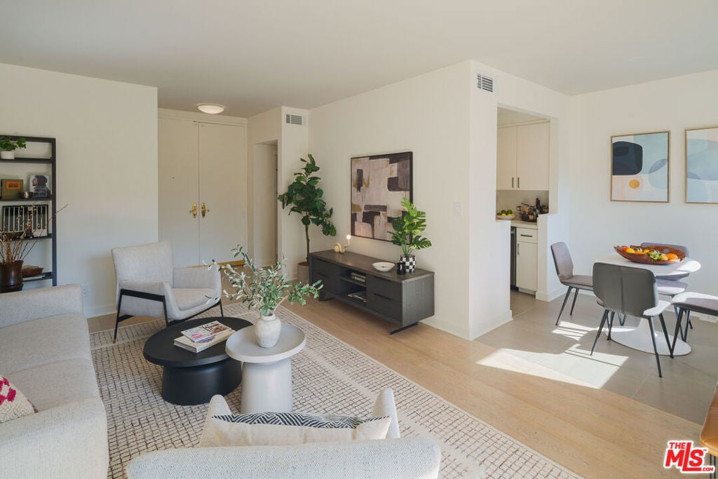 1131 Alta Loma Road 428