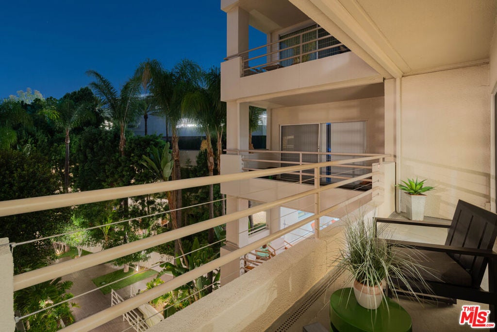 1131 Alta Loma Road 428